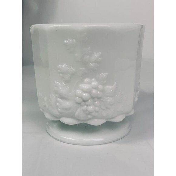 Vintage Westmoreland Paneled Grape Milk Glass Sugar Bowl - Picture 1 of 8